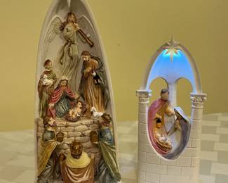 A12 - $30. Ganz Nativity Arch Lights Up. Lt to Rt 7.5x3.75, 9x7.5, 2.5x5.5