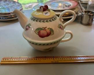 R74 - $20. Villeroy & Boch Teapot & Cup. 