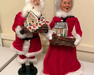 A28 - $65 PAIR. Byers' Choice Carolers Mr & Mrs Claus. 13.5" tall. 