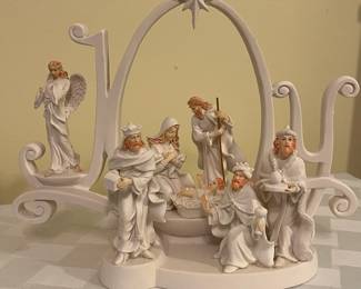 A12 - $30. Ganz Nativity Arch Lights Up. Lt to Rt 7.5x3.75, 9x7.5, 2.5x5.5