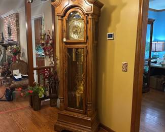 R1 - $650. Sligh Grandfather Clock - Alexandria Model. Excellent Condition. Measures 21" wide x 18" deep x 85" tall. 