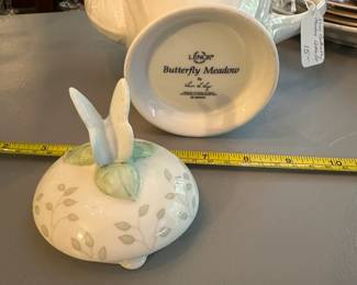 R99 - $15. Lenox Butterfly Meadow Coffee Pot. 