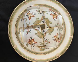 R4 - $315. Wedgwood "Oberon" 31 Piece Set. 