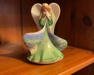 R2 - $15. "May Angels Gather Round" Blessings of the Emerald Isle Angel - Bradford Exchange. 
