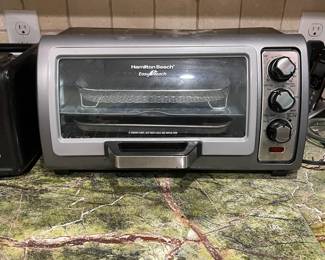 R58 - $25. Hamilton Beach Easy Reach Toaster Oven. Very clean looks gently used. 