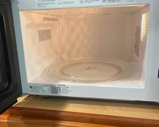 R61 - $25. 2015 GE Microwave. 
