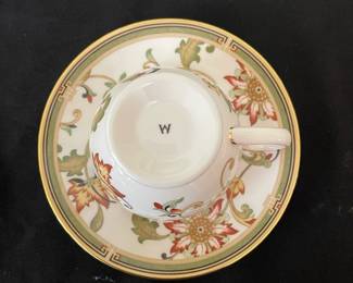 R4 - $315. Wedgwood "Oberon" 31 Piece Set. 