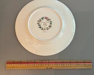 R79 - $8. Fitz & Floyd "Winter Holiday". Measures 9.25" across. 