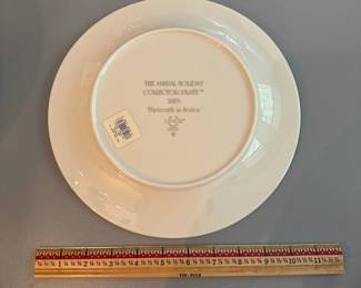 R76 - $20. 2003 Lenox Annual Holiday Collector Plate. 10.5" round. 