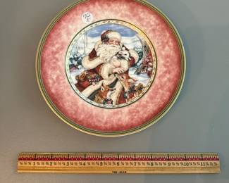 R79 - $8. Fitz & Floyd "Winter Holiday". Measures 9.25" across. 