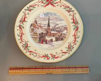R77 - $20. 2001 Lenox Plate "Villages Around the World An English Village"