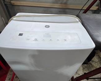GE Dehumidifier with about 1 hour of run time used!