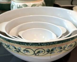 Pfaltzgraff dish set