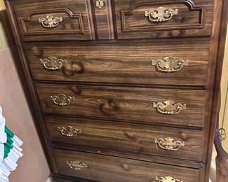 Chest of drawers