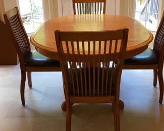 Oak Dining Table W 4 Padded Chairs