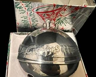 Vintage Wallace Silversmith 1985 Bell