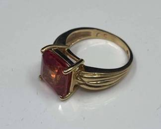 Orange Sapphire and Yellow Gold Ring