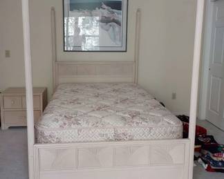 Stanley Full Size 4 Poster Bed Bedside Table With Framed Art