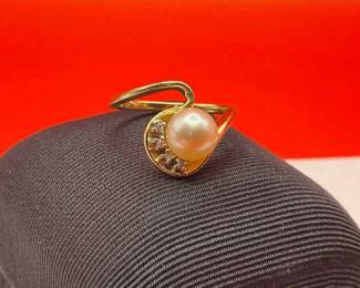 14K Pearl Diamond Ring