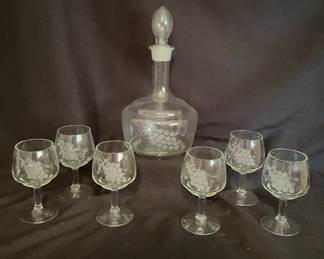 Grape Glassware Set With Decanter