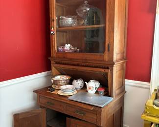 This China cabinet was handmade 70 years ago as a desktop with a closure really nice