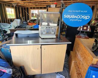 Display/Sample display bar and refrigerated beverage dispenser