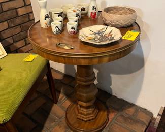 Midcentury table, tea set
