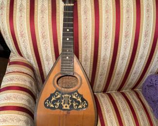Old mandolin 