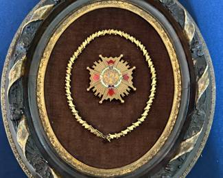 Framed18k Order of Isabella medal w/ gold necklace “collar” encircled. 