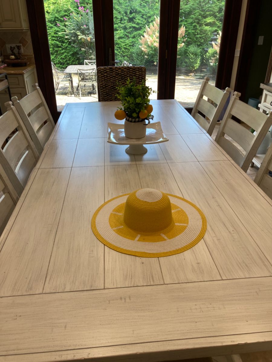 BLOOMINDALE TABLE 8 CHAIRS INCLUDE HOST & HOSTESS