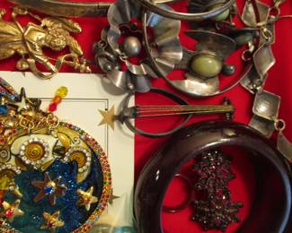 More of the jewelry case