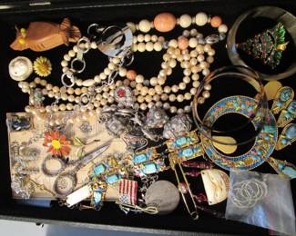 More of the jewelry case