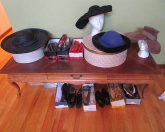 Large array of antique/vintage hats *some cool labels