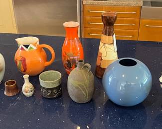 KAS022 Ceramic Vases And Display Pieces