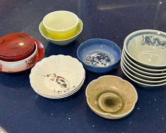 KAS042- Variety Of Dishes (Porcelain, Plastic, Pyrex)