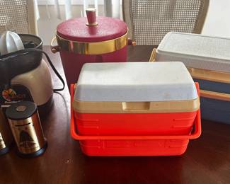 KAS039 - Coolers and Miscellaneous Kitchen Items