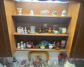 More salt & pepper shakers 