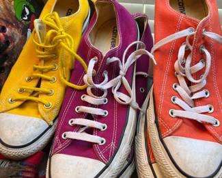 chuck taylor style converse tennis shoes