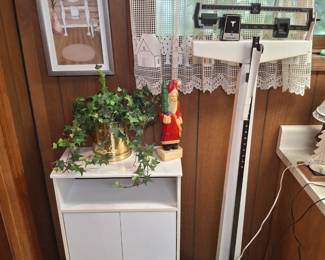 Vintage doctor scale