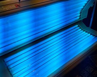 A working tanning bed