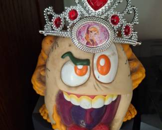 Tiara does not help. Still not pretty