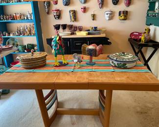 Dining room table with 2 chairs and a leaf
