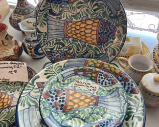 Talavara Dolores Hidalgo / Swimming Fish serving dishes