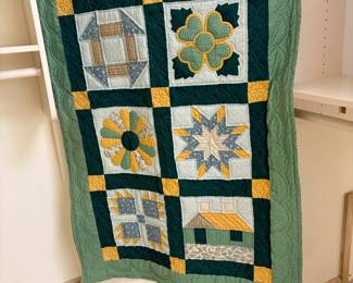 HANDMADE WALL HANGING QUILT