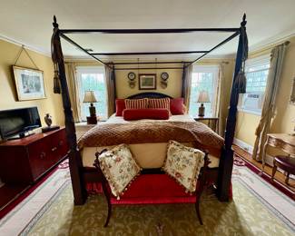 King Size 4-Poster Bed & Antique Bench