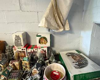 Department 56 & LEMAX Christmas Villages 