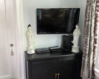 Accent Cabinet & Magnavox Smart TV 