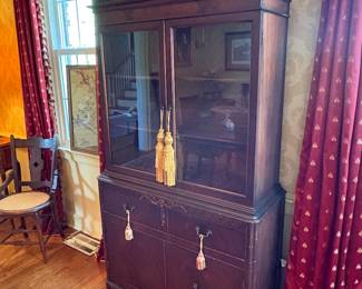 Vintage China Cabinets 