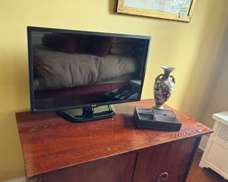 Vintage Cabinet & Smart TV 