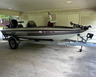This boat is firm no discount

1998 Javelin 369B 17’ bass boat

1-garage kept 
2- 90 Hp 2 stroke Evinrude outboard
3- trolling motor
4- Depth finder
5–2-Live Wells
6- Built In Battery Charger
7- 2 Batteries
8- electric motor for loading  
      Boat
 9-  Anchor
10- galvanized trailer
11-  Good Tires
